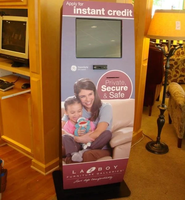 KIO015 - Custom Kiosk for Retail