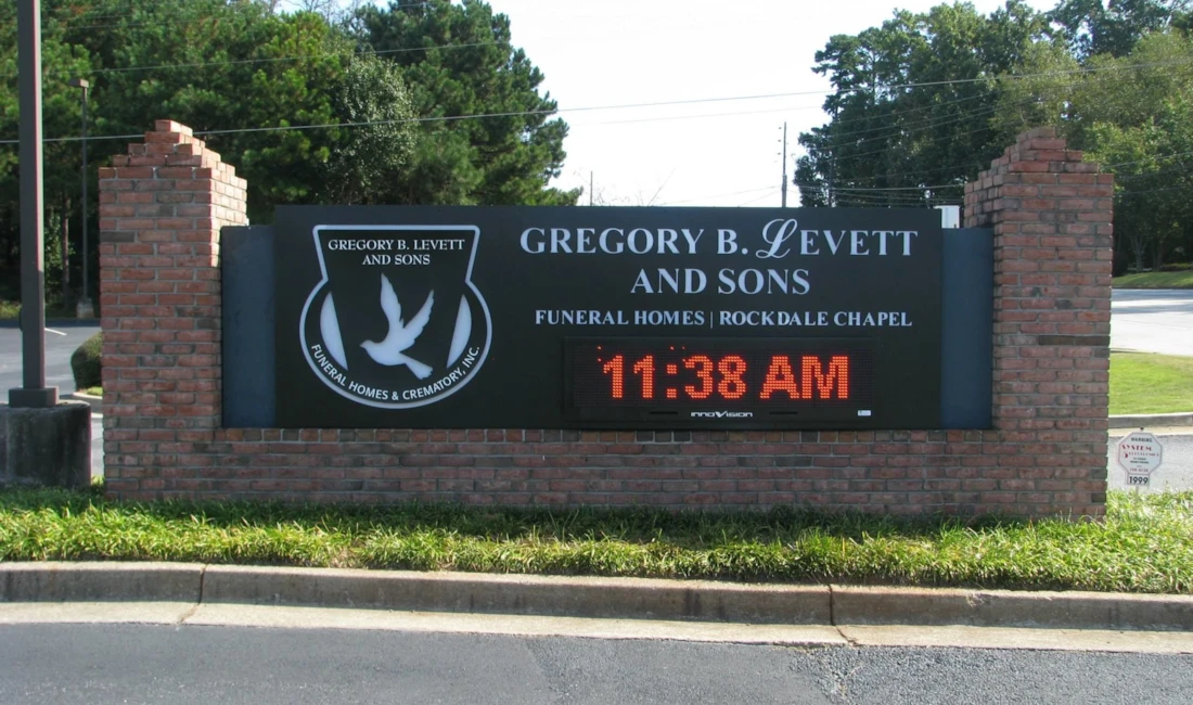 Outdoor Signage in Rochester